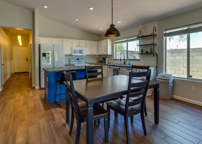 Poolside Extended Escape! 5 Mi To Dtwn Gilbert Holiday home