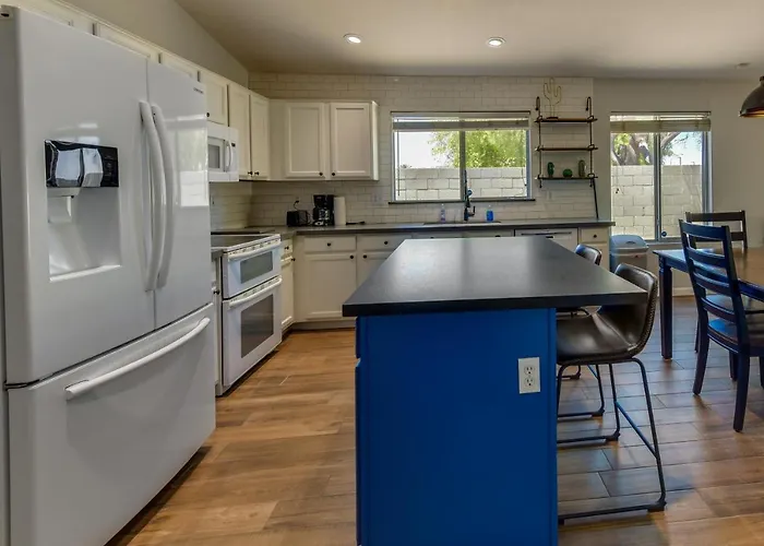 Poolside Extended Escape! 5 Mi To Dtwn Gilbert Holiday home Gilbert